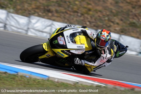 Colin Edwards sur la Yamaha YZR-M1 du team Tech3 Colin Edwards sur la Yamaha YZR-M1 du team Tech3
