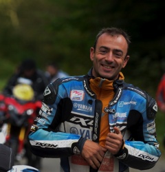 Denis Bouan au guidon de sa Yamaha R6 lors du Moto Tour 2012