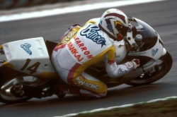 Pilote de légende : Dominique Sarron (photo : Yamaha)
