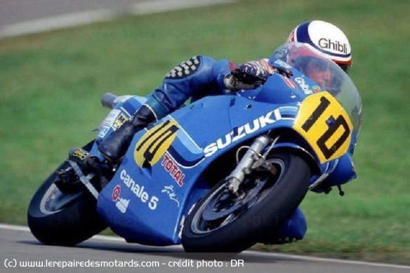 Franco Uncini sur la Suzuki RG500 officielle Franco Uncini sur la Suzuki RG500 officielle