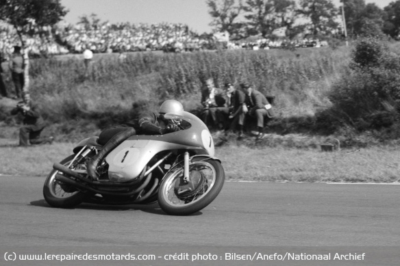 Gary Hocking victorieux à Assen en 1961 Gary Hocking victorieux à Assen en 1961