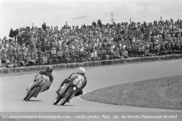 Anscheidt (1) et Lodewijkx (20) lors du TT Assen de 1968 Anscheidt (1) et Lodewijkx (20) lors du TT Assen de 1968