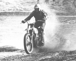 Pilote de légende : Dick Mann (photo : DR)