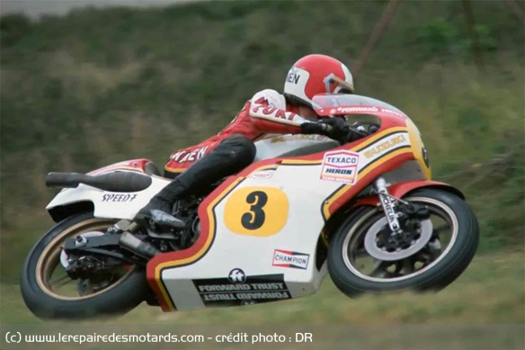 Pat Hennen au guidon de sa Suzuki RG500 Pat Hennen au guidon de sa Suzuki RG500