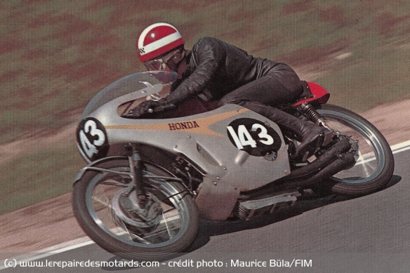 Ralph Bryans sur la Honda 125 lors du GP d'Allemagne 1965 Ralph Bryans sur la Honda 125 lors du GP d'Allemagne 1965