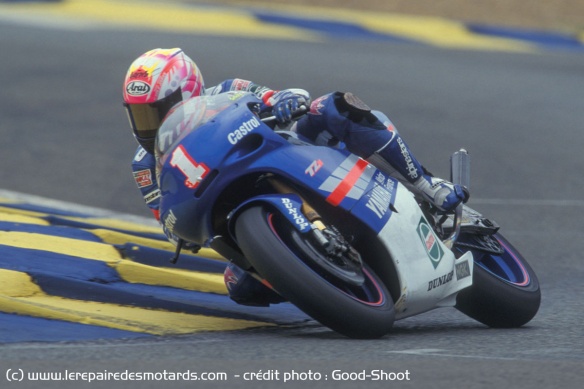 Tetsuya Harada sur la Yamaha TZ250 en 1994 Tetsuya Harada sur la Yamaha TZ250 en 1994
