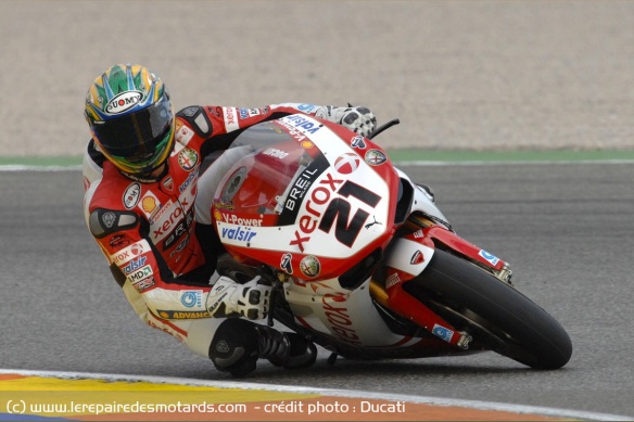 Troy Bayliss conclut sa carrière sur un troisième titre WSBK, à 39 ans