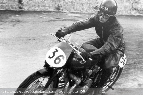 Umberto Masetti a décroché deux titres 500 sur sa Gilera Umberto Masetti a décroché deux titres 500 sur sa Gilera