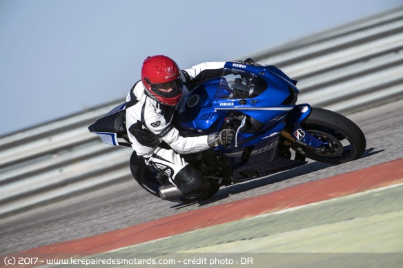 Essai du pneu Bridgestone R11 à Monteblanco