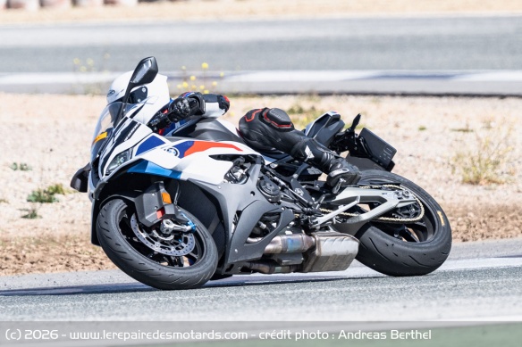 Apr&egrave;s la route, il convient de mettre en contrainte ce pneu sportif sur le circuit de Carthag&egrave;ne