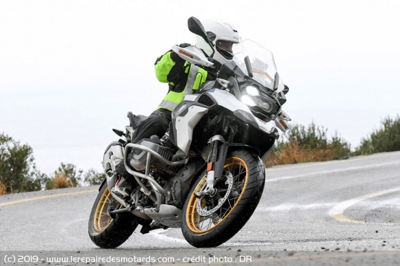 Il faut mettre de la bonne volontée pour déclancher l'ABS et ou le traction control