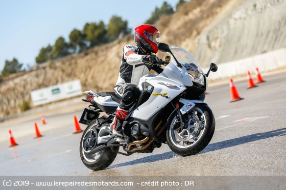Essai du Dunlop Sportsmart MK3 sur le mouillé