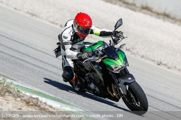 Essai du Dunlop Sportsmart MK3 sur Kawasaki Z900