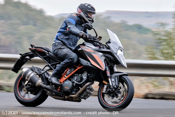 Essai pneu Metzeler M9 RR sur KTM