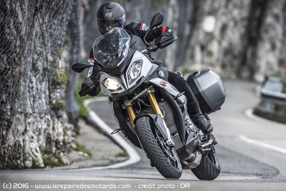BMW S1000XR montée en pneus Metzeler Roadtec 01