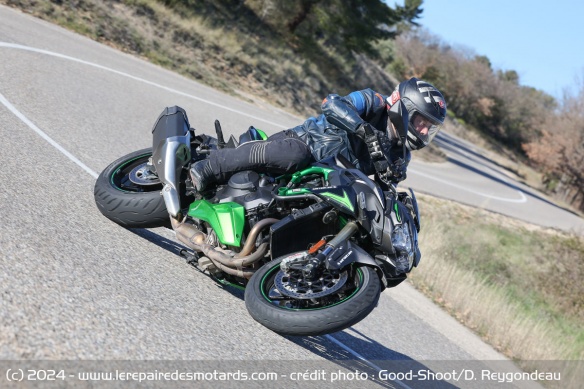 Essai du Metzeler Roadtec 02 sur la Kawasaki Z H2 SE