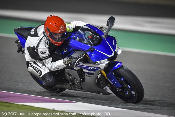 Essai du pneu Michelin Power RS sur une Yamaha YZF-R1