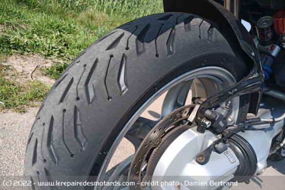 Le pneu arrière Michelin Road 6