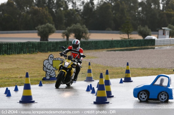 Essai pneu Michelin PR4 : 4e dimension