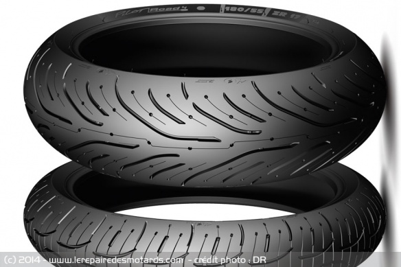Essai pneu Michelin PR4 : 4e dimension