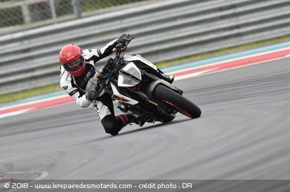 Le Diablo Rosso Corsa II sur piste
