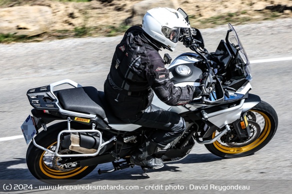 La CFMOTO 800MT