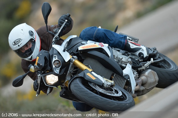 pneu Pirelli Diablo Rosso III sur route