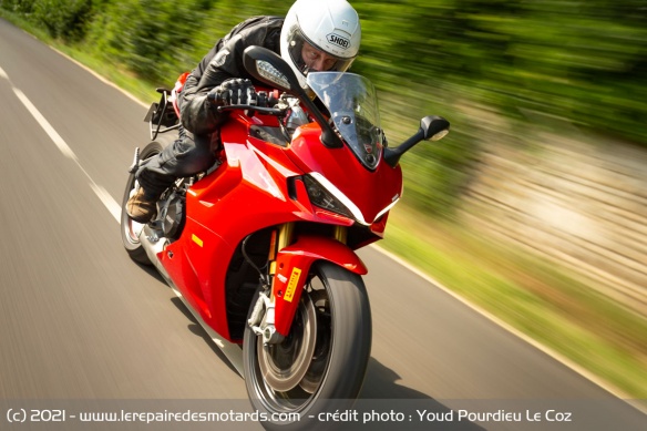Essai des pneus Pirelli Diablo Rosso IV