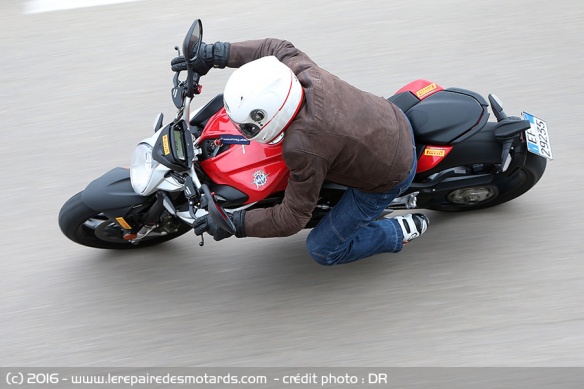 Vue de dessus du pneu Pirelli Diablo Rosso III