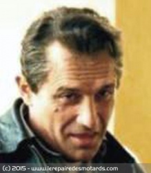 Alain méconnaissable grimé en vieille dame, une doublure pour le film « Hommes femmes, mode d'emploi » de Claude Lelouch...