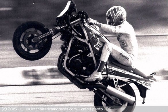 En 1985, à l'assaut du record du monde de vitesse sur la roue arrière...