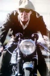 Dessinateur, peintre, aquarelliste, musicien... Mais aussi motard chevronné !
