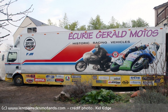 Le camion de l'Ecurie Gerald Motos qui parcoure les rassemblements classiques en Europe