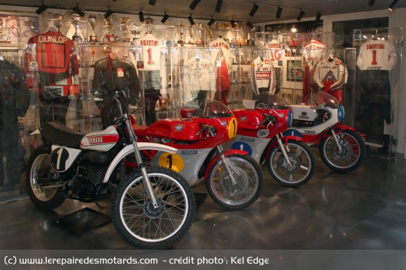 Six motos sont exposées sur place