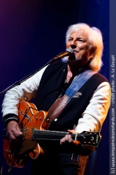 Rock'n'roll Hugues. Il est actuellement en tourne dans toute la France. Dates et lieux sur www.huguesaufray.com