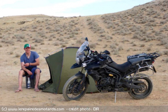 Campement de base dans le désert en Tiger XC 800