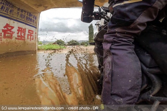 Passage sous un pont en Chine