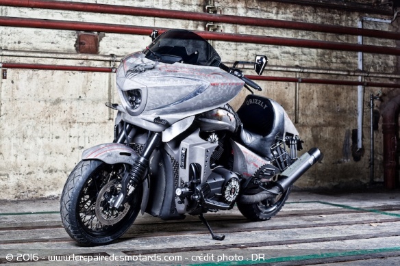 Grizzly : le tour du monde en 100 jours, moto