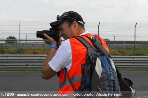 Ne pouvant rouler David prend les photos