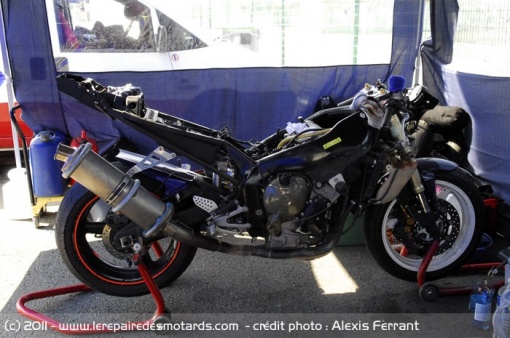 La Yamaha R1 mise à nue pour trouver la panne