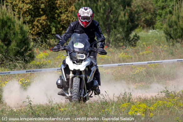 GS Trophy à la poussière tu retourneras