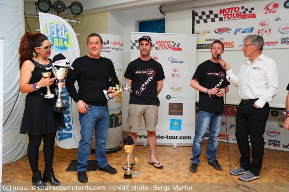 Le podium du Moto Tour Tunisie avec les 3 premiers de droite à gauche Jérémy Barnoin, Jérôme Putin, Tarex Azabou