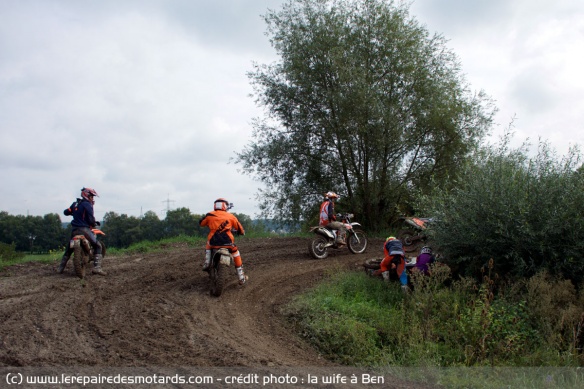 Expérience : un poireau s'initie à l'enduro, de nombreuses chutes à la clé