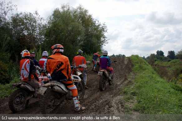 Expérience : un poireau s'initie à l'enduro, aucune adhérence en perspective