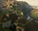 Vue sur le village de Saint-Cirq-Lapopie (c) Adam Baker