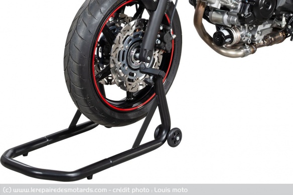 La béquille d'atelier avant moto