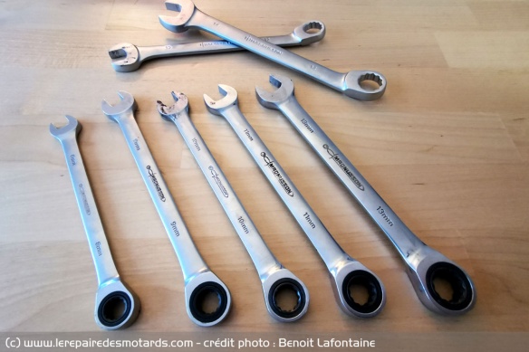 Cles plates et avec angle