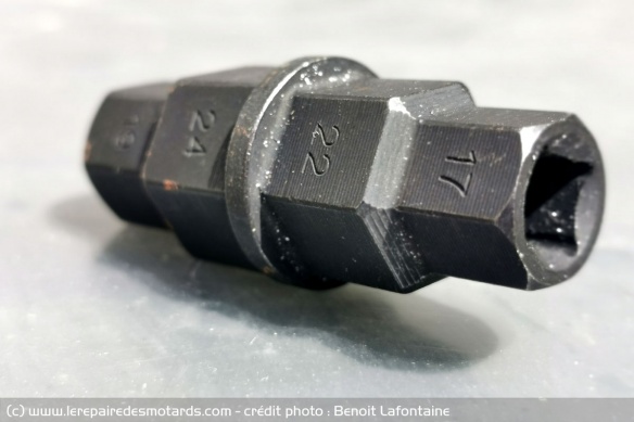 La douille six pans à fixer sur bras pour démonter la roue