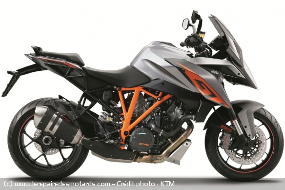 KTM 1290 Super Duke GT 2016