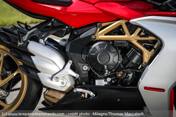 Le moteur 3 cylindres de 798 cm3 développant 148 ch et 88 Nm
